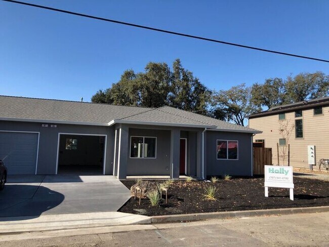 Building Photo - 41 Ursuline Rd