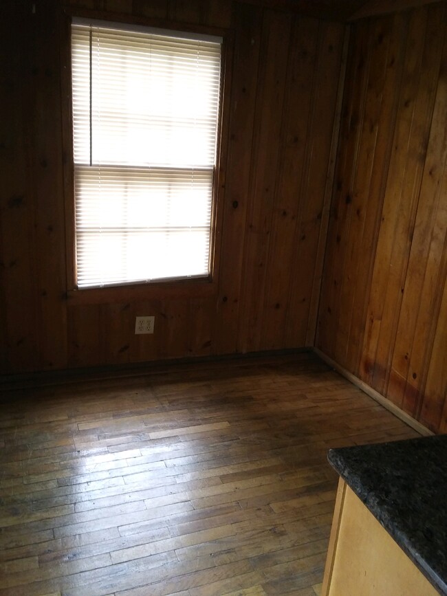 Building Photo - 1052 US-24