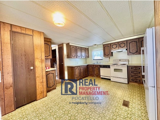 Building Photo - 3 bed 1.5 Bath Mobile Home - OldTown Pocat...
