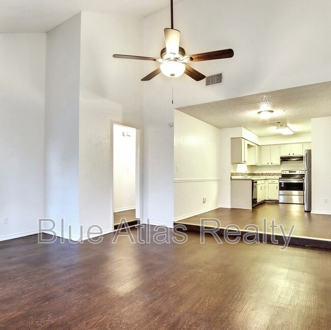 Foto del edificio - 916 Hilltop Dr