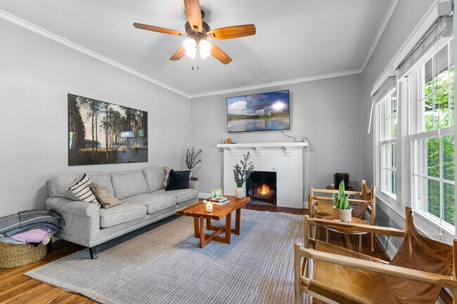 Foto del edificio - 717 E 55th St