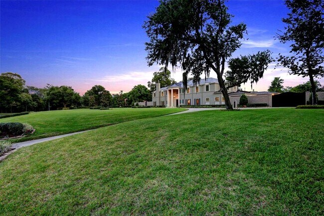 Building Photo - 3430 S Parkwood Dr