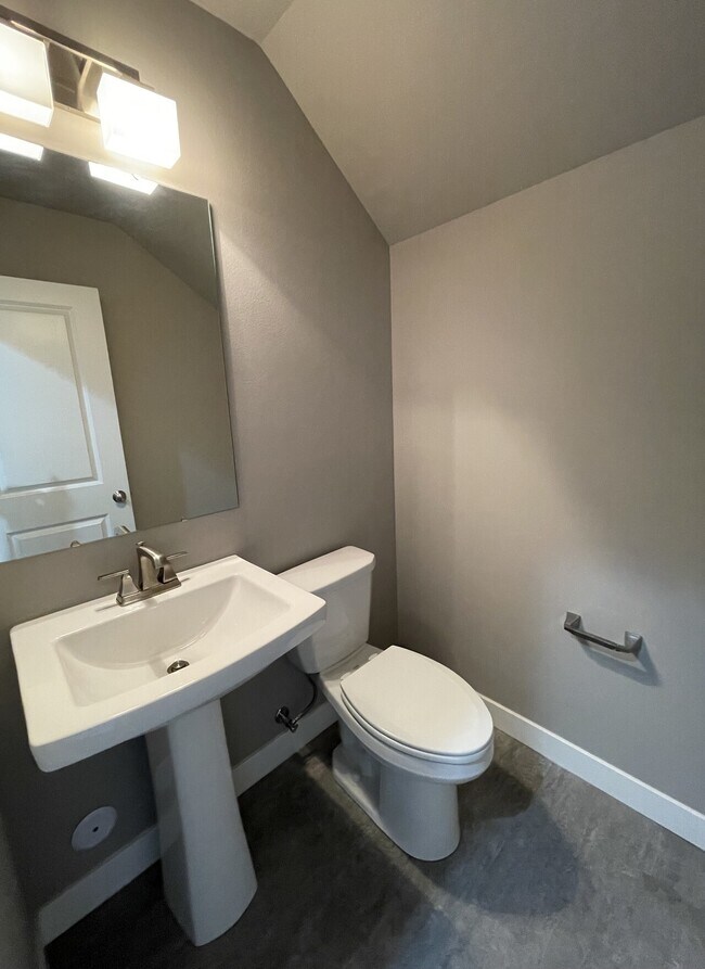 Foto del edificio - 4853 E Court St