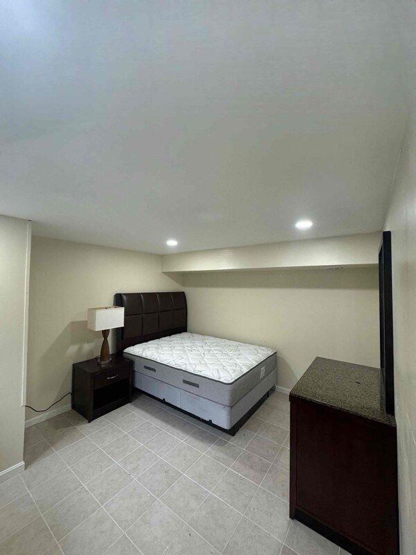 Building Photo - 8304 Adelphi Rd