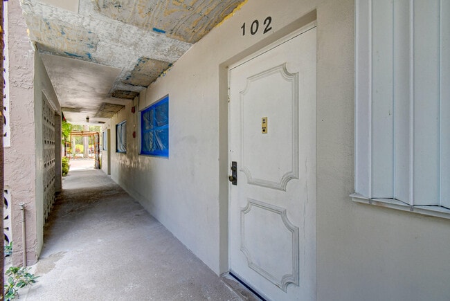 Building Photo - 2010 S Federal Hwy