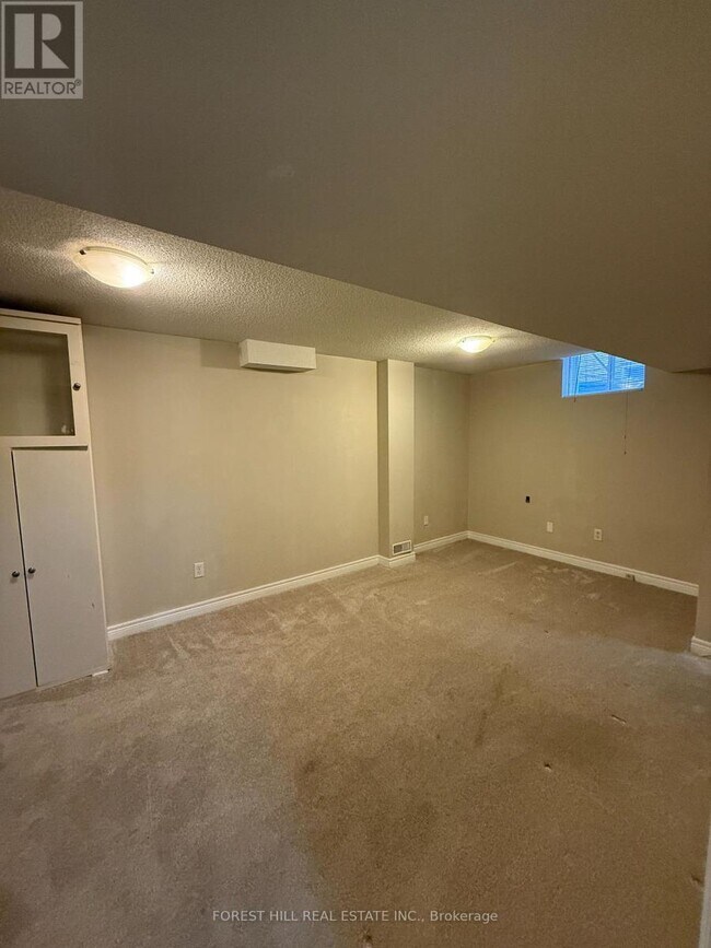 Building Photo - 4 Ridgemore Crescent