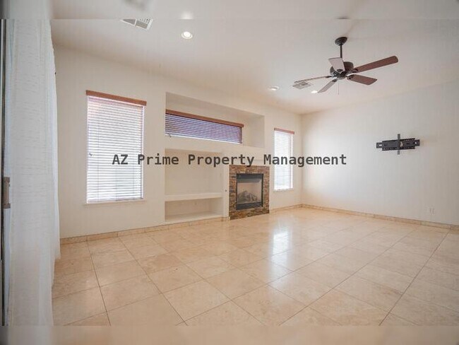 Foto del edificio - 4702 N 151st Dr