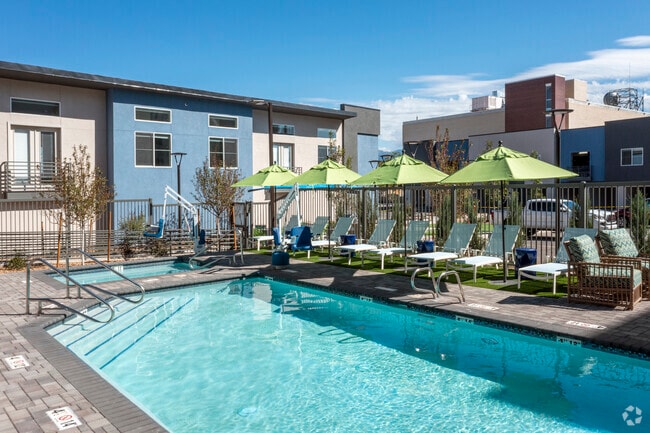 Piscina - Broadstone Nob Hill