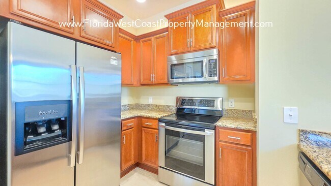 Foto del edificio - MOVE IN READY! OUTSTANDING UNFURNISHED CONDO IN STONEHAVEN SARASOTA!