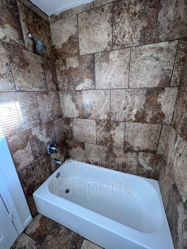 Building Photo - 8612 Countryshire Ln