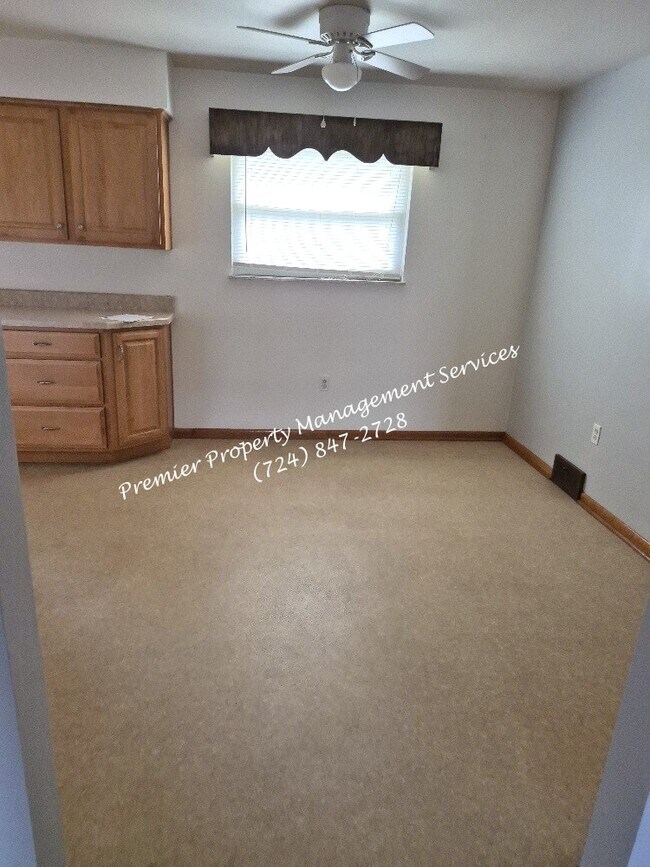 Building Photo - 990 Clearview Dr