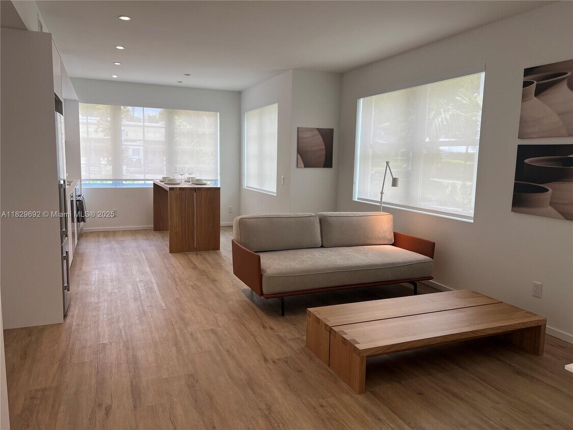 Foto principal - 128 NE 46th St