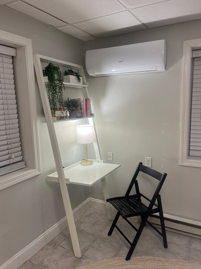 Foto del edificio - 497 Winnacunnet Rd