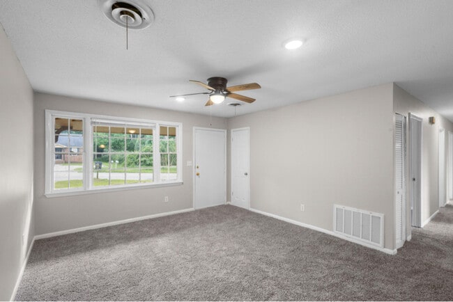 Building Photo - 2835 Lumpkin Rd