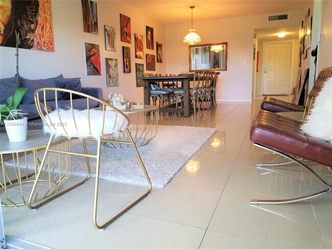 Foto del edificio - 3050 N Palm Aire Dr