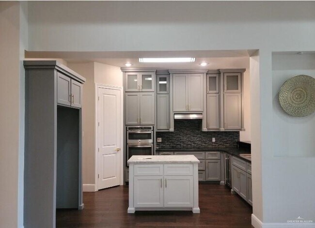 Foto del edificio - 5105 W Highland Ave