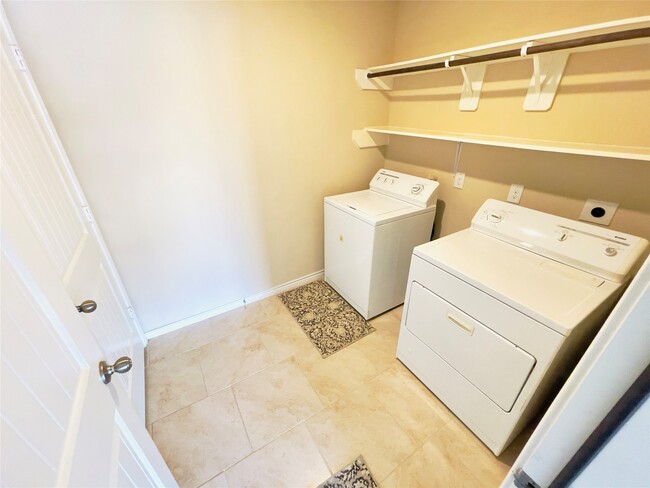 Foto del edificio - 17719 Rose Summit Ln
