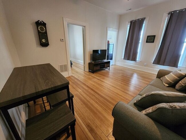Foto del edificio - 1 Bed 1 Bath right in Old Colorado City