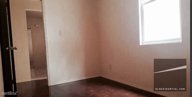 Building Photo - 6039 75th Ave