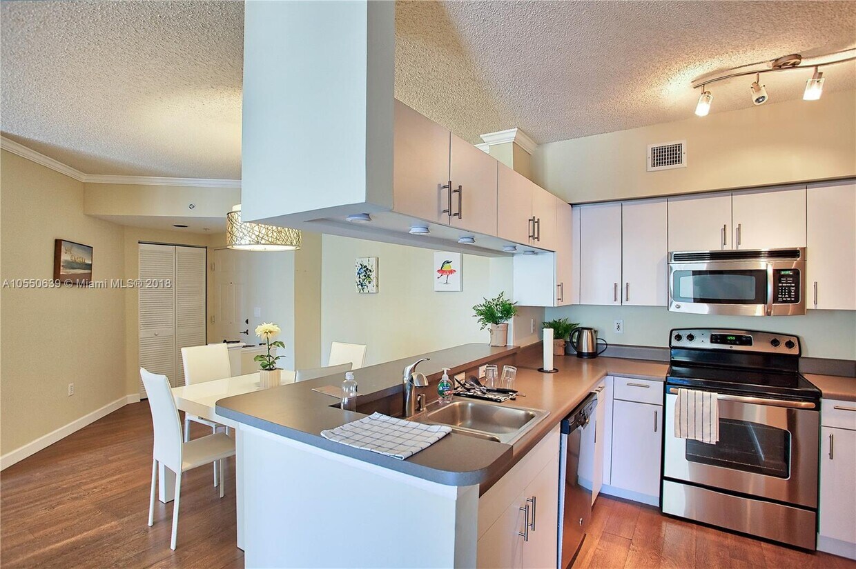 Foto principal - 17145 N Bay Rd