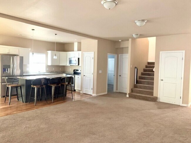 Foto del edificio - 4 Bedroom Home in Convenient Port Orchard ...