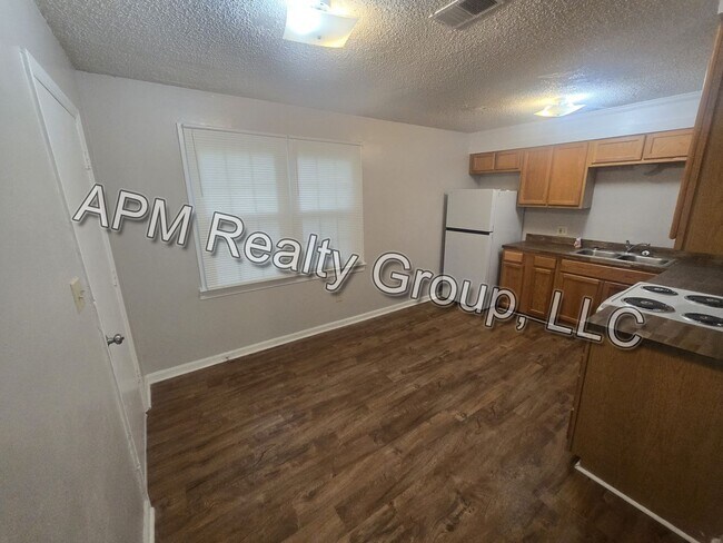 Foto del edificio - Two Bedroom Close to Downtown