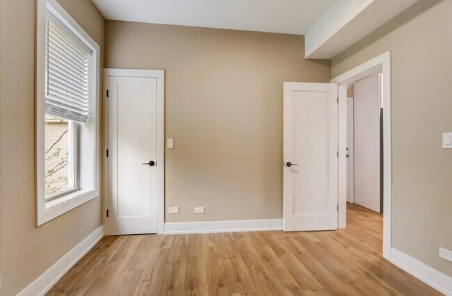 Foto del edificio - 3001 N Sawyer Ave