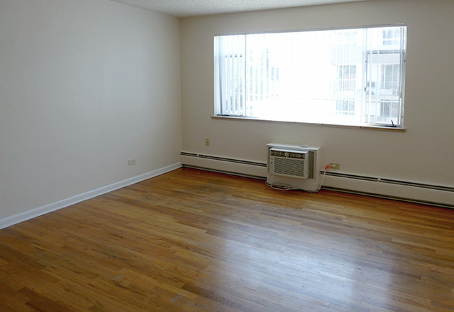Building Photo - 801 Dahlia St