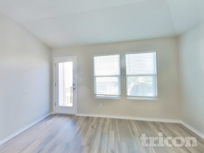 Foto del edificio - 3525 Stride Ln