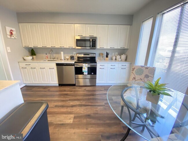Building Photo - 10316 Cherry Blossom Ct