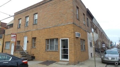 Building Photo - 2550 S Bancroft St