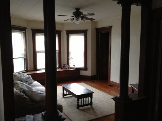 livroom - 221 Ulster St Apartments