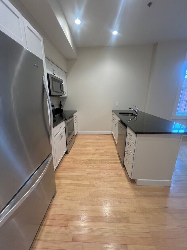 Foto del edificio - Putnam Hotel – $2,041 – 1 Bedroom/1 Bathroom, 690 SQ.FT. – UTILITIES INCLUDED, Available Immediately