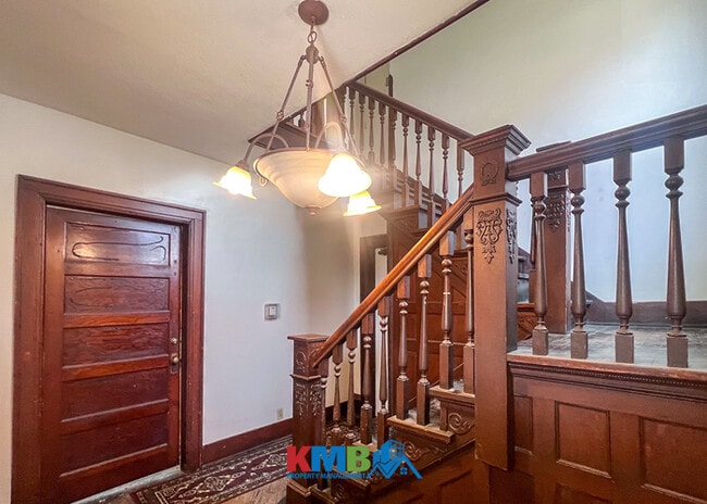 Photo - 125 N Van Buren St Apartment