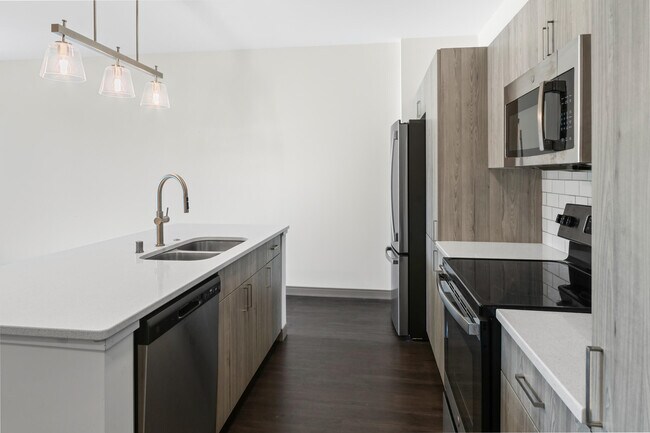 Building Photo - 2420 E Capitol Dr