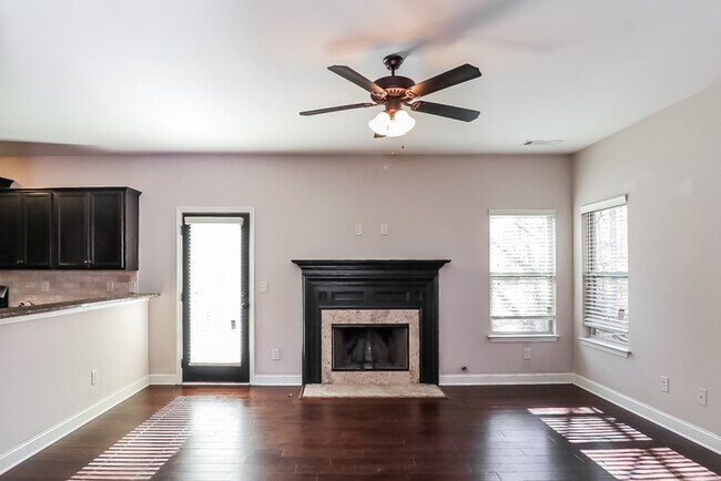 Building Photo - Wonderful 5 Bedroom Home!!