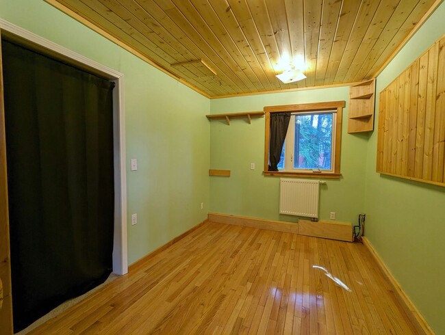 Building Photo - Rare Find 3BD/1.5BA Home w/Stunning Hardwo...