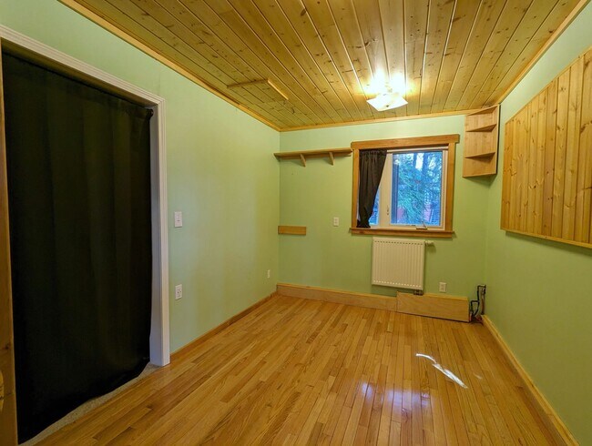 Foto del edificio - Rare Find 3BD/1.5BA Home w/Stunning Hardwo...