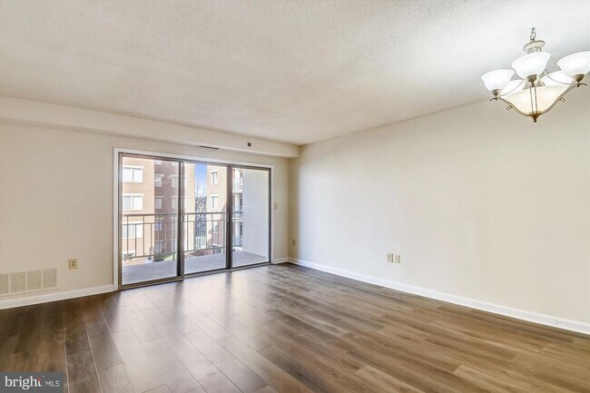 Foto del edificio - 610 N West St
