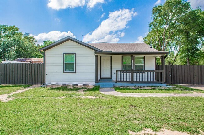 Building Photo - 2514 Dedman St