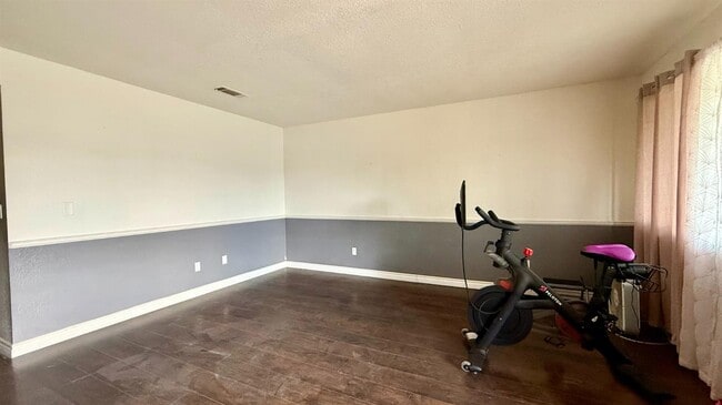 Foto del edificio - 1239 Chittenden Ave