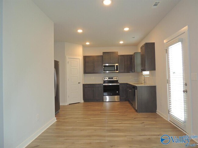 Foto del edificio - 26303 Beech Grv Ln NW
