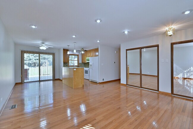 Foto del edificio - 714 N Lakeside Dr