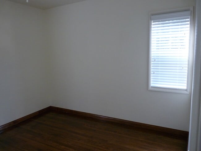 bedroom 2 - 3253 Inglewood Blvd