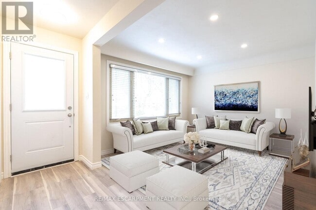 Building Photo - 73 Ofield Rd