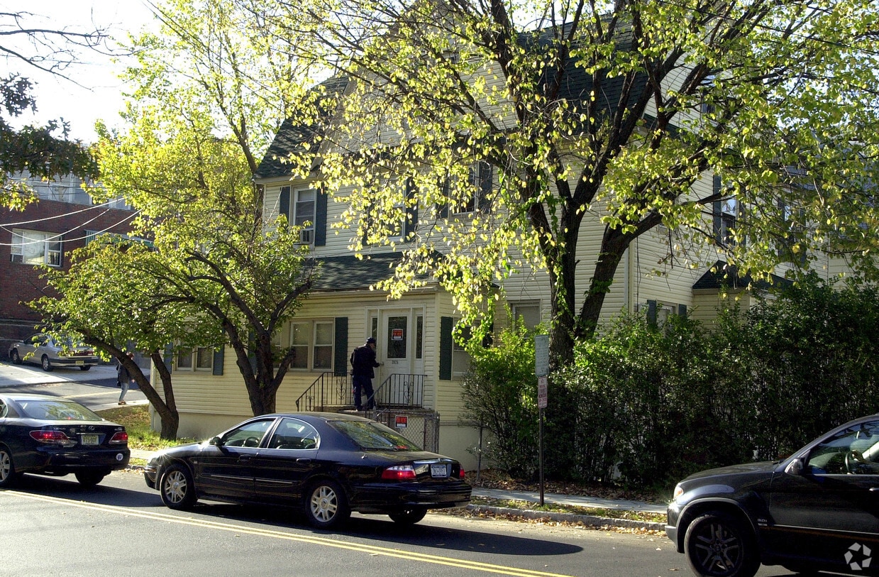 2025 Edwin Ave, Fort Lee, NJ 07024 Apartments in Fort Lee, NJ