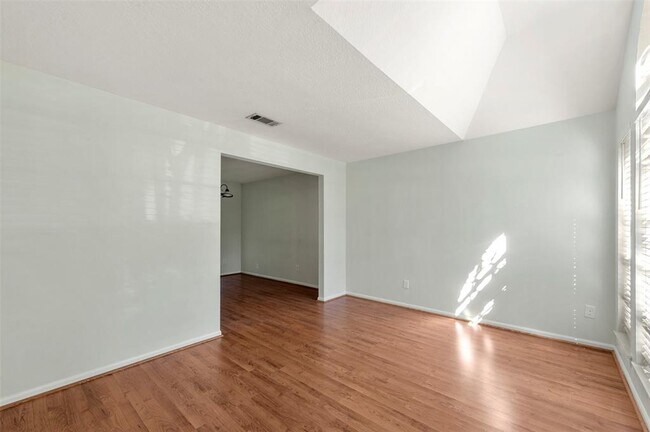 Foto del edificio - 31 Green Slope Pl