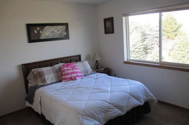 bed - 1201 Silver Dr