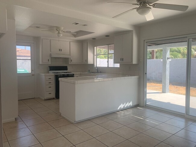 Building Photo - Pet Friendly Palm Desert Home