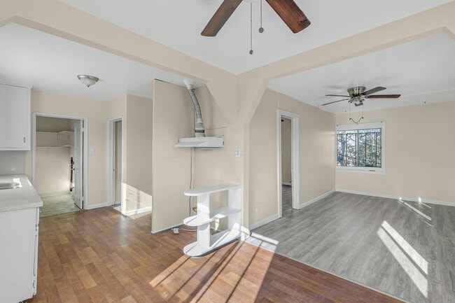 Building Photo - 10627 1/2 S Vermont Ave